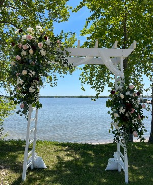 Lakeside Romance Arch 