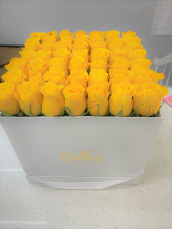 Hat Box w/ Yellow Roses 25 or 50 Yellow Roses 