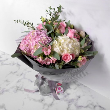 Large English Garden Cut Bouquet in Whitesboro, NY | KOWALSKI FLOWERS INC.