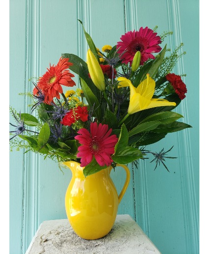 LEMONADE PITCHER FLOWER ARRANGEMENT