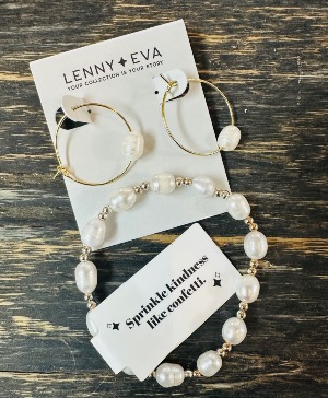 Lenny & Eva Jewelry fresh water pearl earrings with stretch bracelet