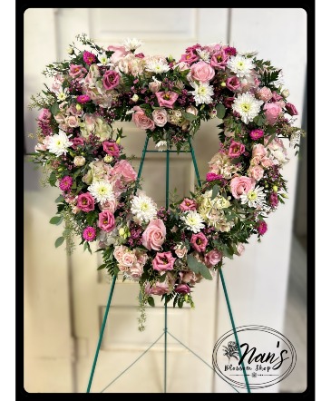 Light-Hearted 24" Wreath in Bryan, TX | NAN'S BLOSSOM SHOP