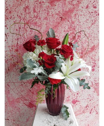 LOVE EVERLASTING VALENTINES DAY FLOWER ARRANGEMENT