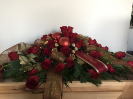S-CS22 Love of christmas Casket spray