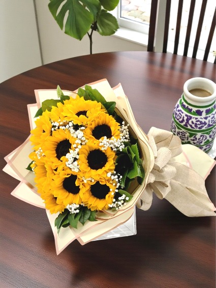“Sonríe por Amor” Hand Bouquet