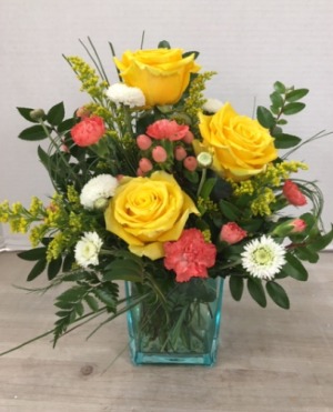 Lovely Dawn  vase bouquet