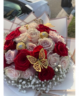 Lovely in red Red and pink rose bouquet