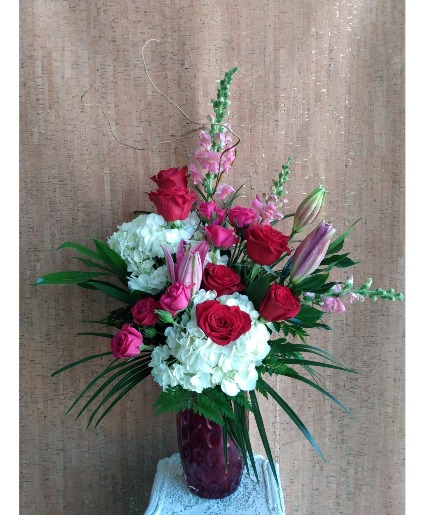 LOVERLY VALENTINES DAY FLOWER ARRANGEMENT