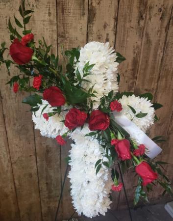 LOVING MEMORY CROSS FRESH STANDING SPRAY