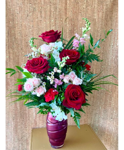 LOVING SWIRLS FLOWER ARRANGEMENT