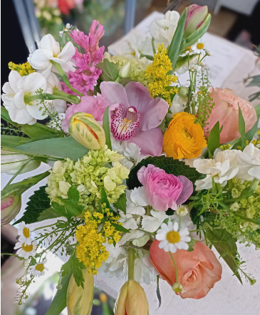 Low and Bright Arrangement Designer's Choice in Glastonbury, CT | THE FLOWER DISTRICT