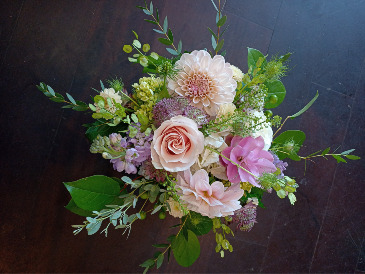 Low Pastel Arrangement Designer's Choice in Glastonbury, CT | THE FLOWER DISTRICT
