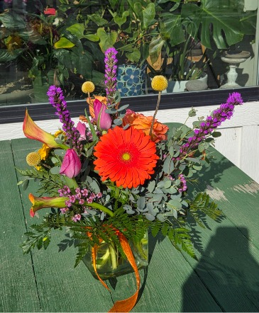 vibrant & lush blooms  in Coralville, IA | Every Bloomin' Thing
