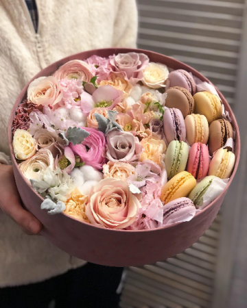 Macaroon Gift Box  