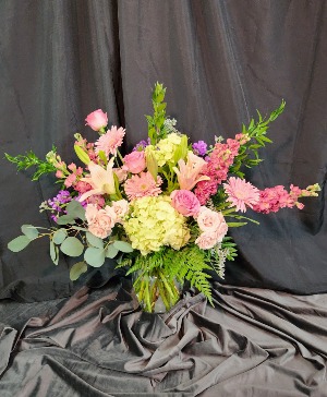 Malyn  Luxury Vase of Flowers 