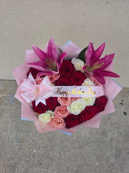 Mama Mia Hand Bouquet 