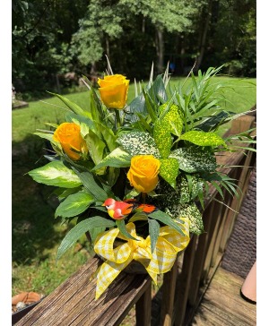 CHEERFUL BOTANICAL GARDEN Medium Dish Garden with Florals and Embellishment