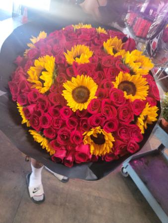 mega jumbo sunflwer rose bouq 