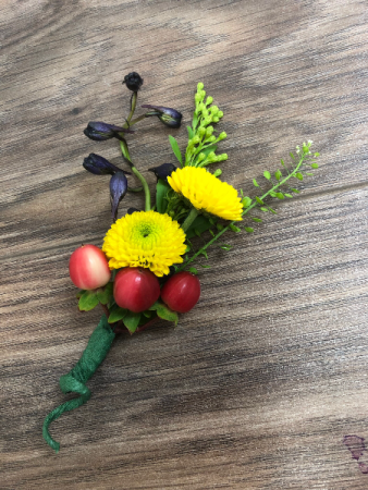 Men’s flower accent Fresh Boutonierre