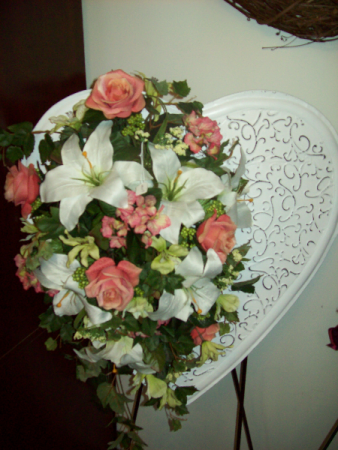 metal heart easel stand sympathy