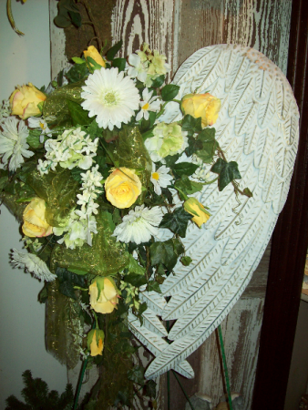 Metal Heart Silk or Fresh Sympathy Stand