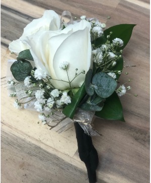 mini roses with babys breath 