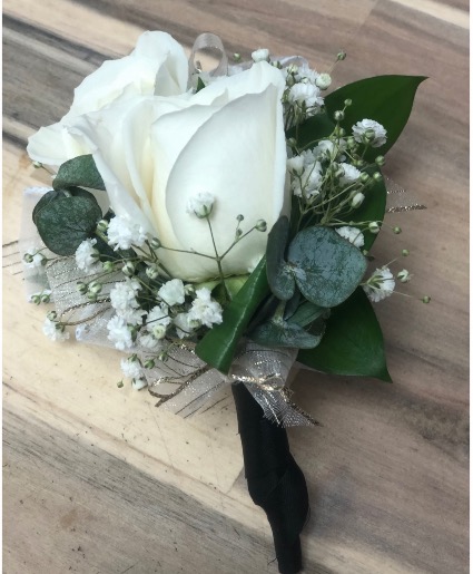 mini roses with babys breath 