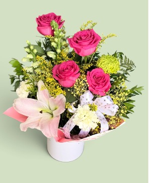 Mix flowers  Flores no especificadas    Flores pueden variar  siempre te haremos un arreglo elegante 