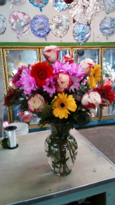Mix large roses & gilbera Ginger vase
