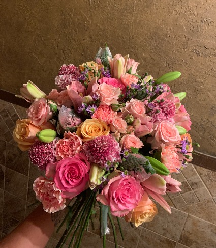 Mix Peach and Pink Bouquet  (no vase) Designer's Choice