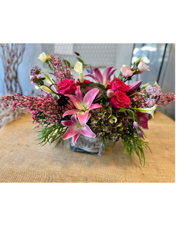 Mixed Pinks Floral Arrangement in Darien, CT | DARIEN FLOWERS