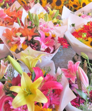 Mixed-Wrapped Bouquets 
