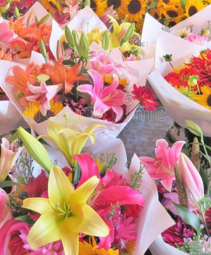 Mixed-Wrapped Bouquets 