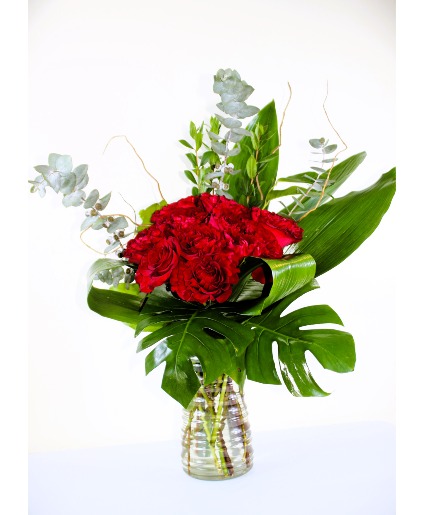 Modern Dozen Roses 