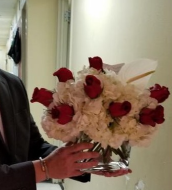 Modern Low and Lush Dozen roses