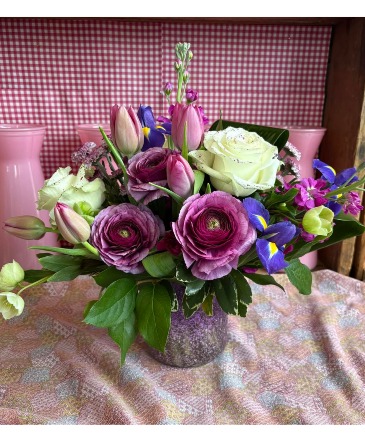 Mom Mother's Day Signature  in Sheboygan Falls, WI | Bloomin On Broadway LLC