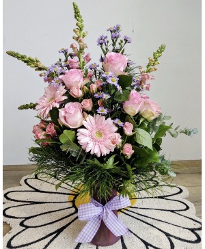 Mommy Need's A Minute Fresh Arrangement