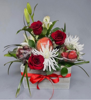 Mom's Berry Special Day  Flowers and Fruit  in Olive Branch, MS | The Yellow Rose Florist