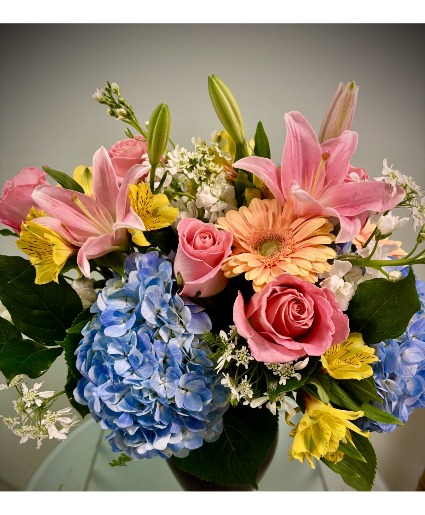 MOM'S FABULOUS FAVORITES vase arrangement