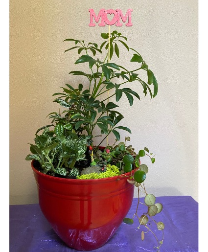 moms little garden Dish garden with cute little accents