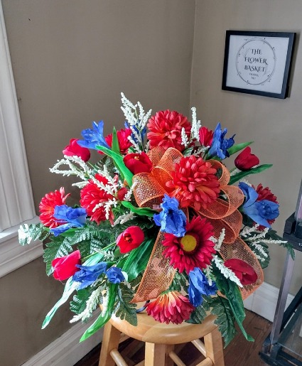 Monument Saddle (silk flowers) 