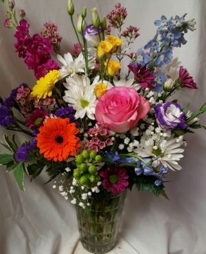 MOTHER'S DAY DELIGHT! SEASONAL  (MD) MIXED FLOWERS ARRANGED in a vase!