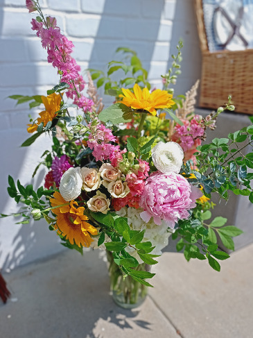 Tall Arrangement Designers Choice in Glastonbury, CT | THE FLOWER DISTRICT