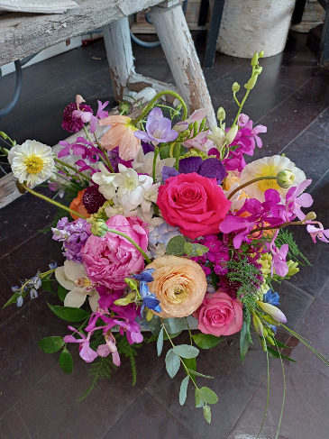 Mother's Day Premium Designer's Choice in Glastonbury, CT | THE FLOWER DISTRICT
