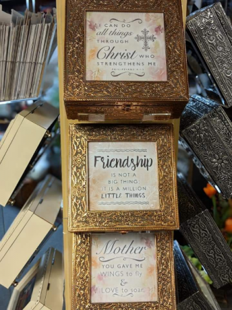 Music boxes (selection may vary) 