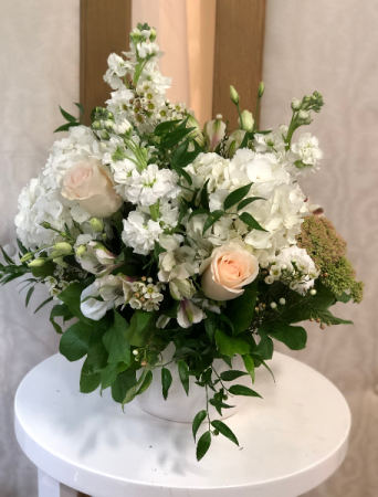 Natural and Innocent  Ceramic Vase Arrangement 