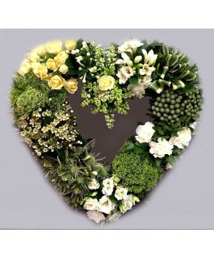 Natural Open Heart Easel Spray Easel
