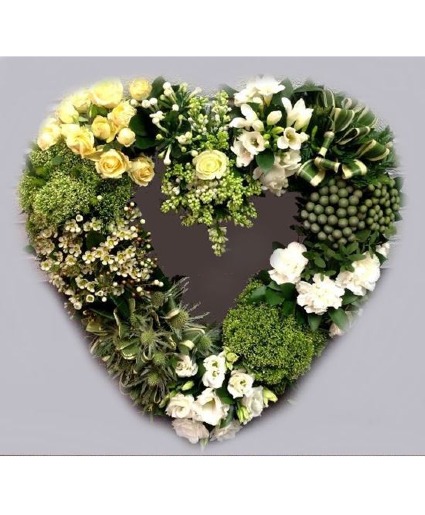 Natural Open Heart Easel Spray Easel