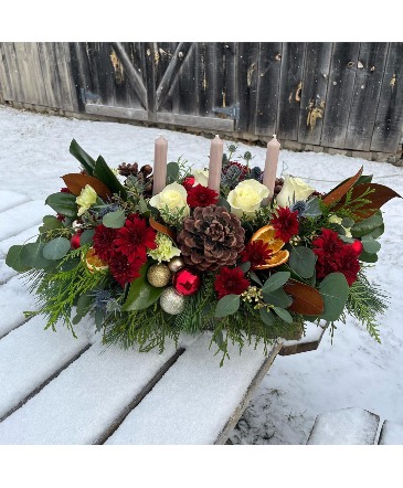 Naturally Classic Centerpiece Christmas Centerpiece  in Lakefield, ON | LAKEFIELD FLOWERS & GIFTS