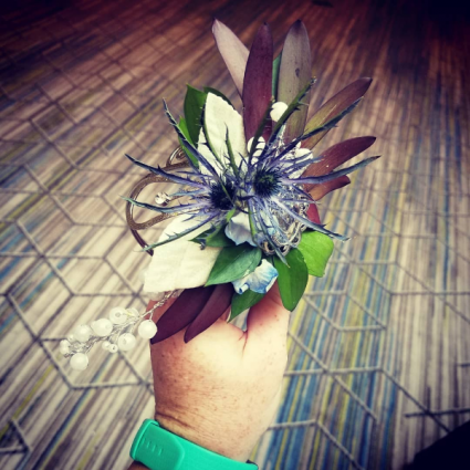 Navy and Pearl Body flowers